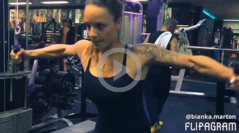 Brust & Trizeps mit TRAINSANE GIRL Bikini-Athletin Nadja