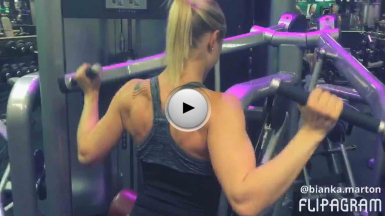 Rückentraining mit TRAINSANE GIRL Bikini-Athletin Alina