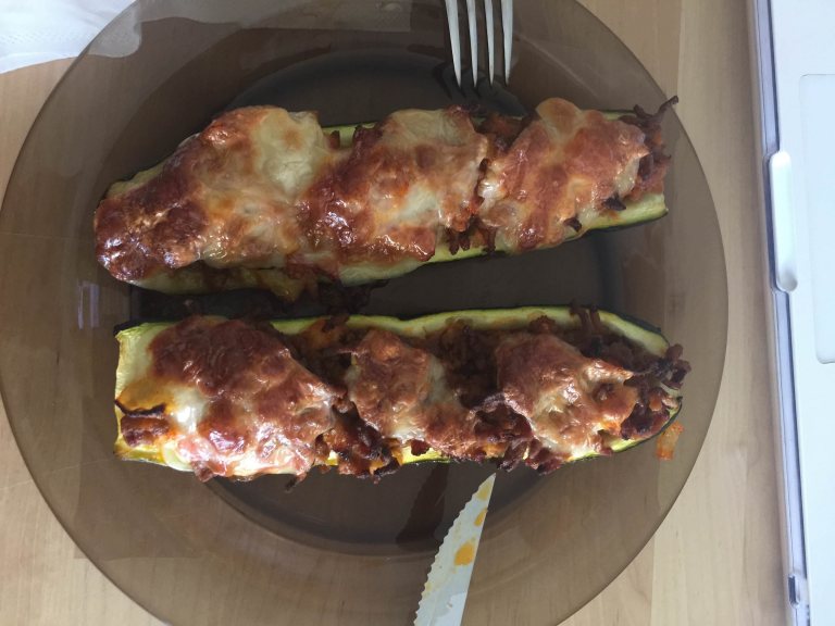 Gefüllte Zucchini